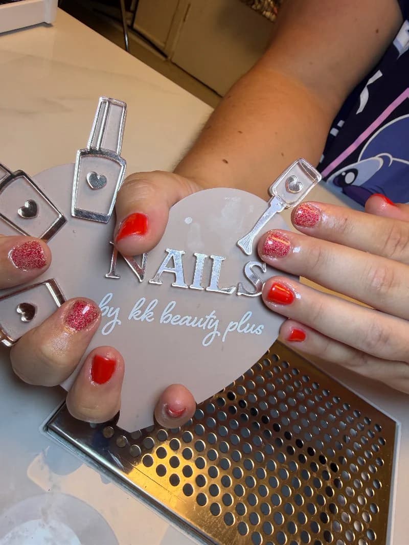 Alternating red and red-glitter gel nails